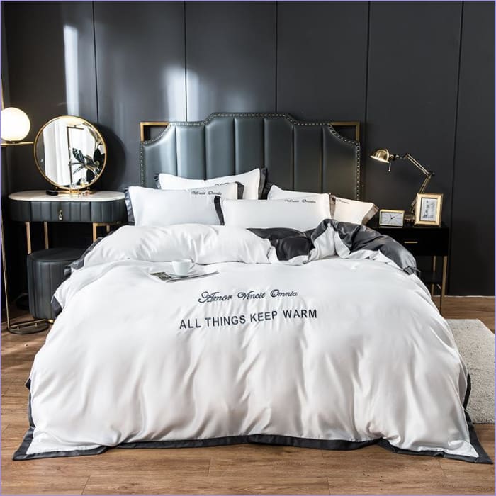 Capa De Edredom Branca Com Borda Preta