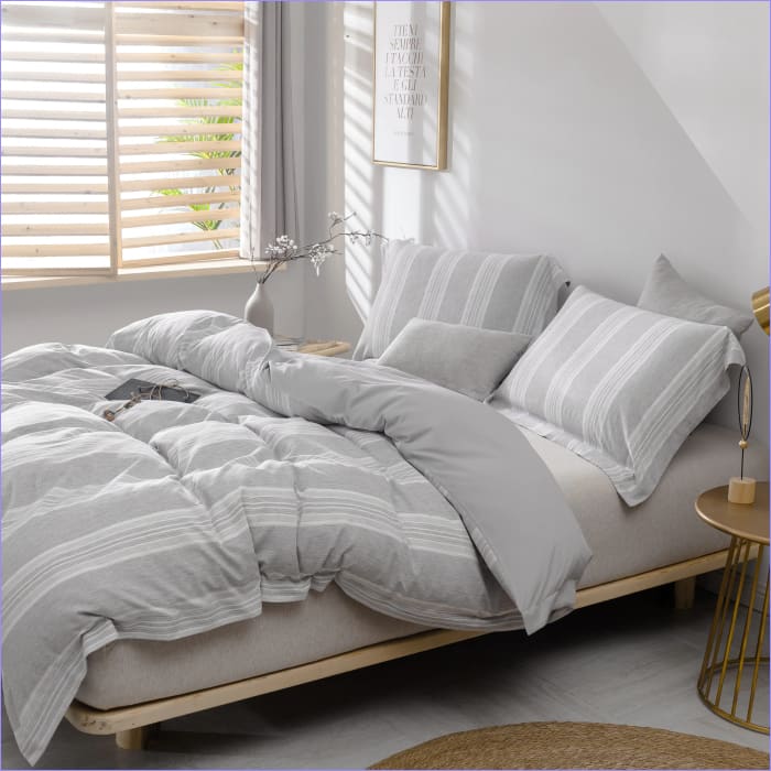 Capa De Edredon Cinza Claro E Branco