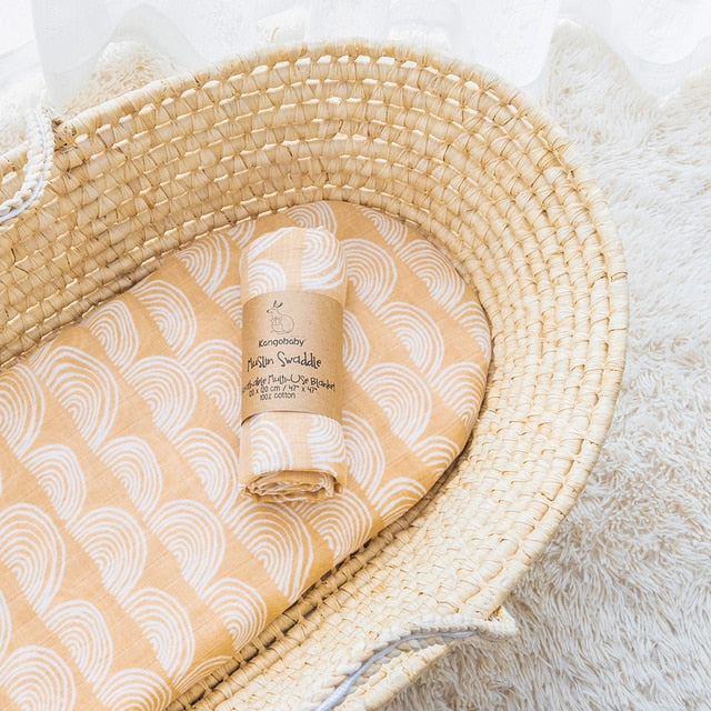 Manta De Bebê Marrom Com Um Semicírculo Branco